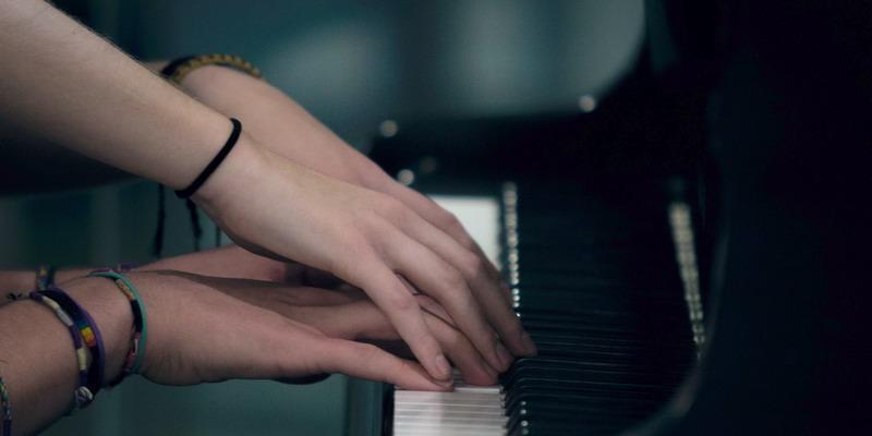 10 Duet Lagu Cinta yang Manis untuk Nostalgia